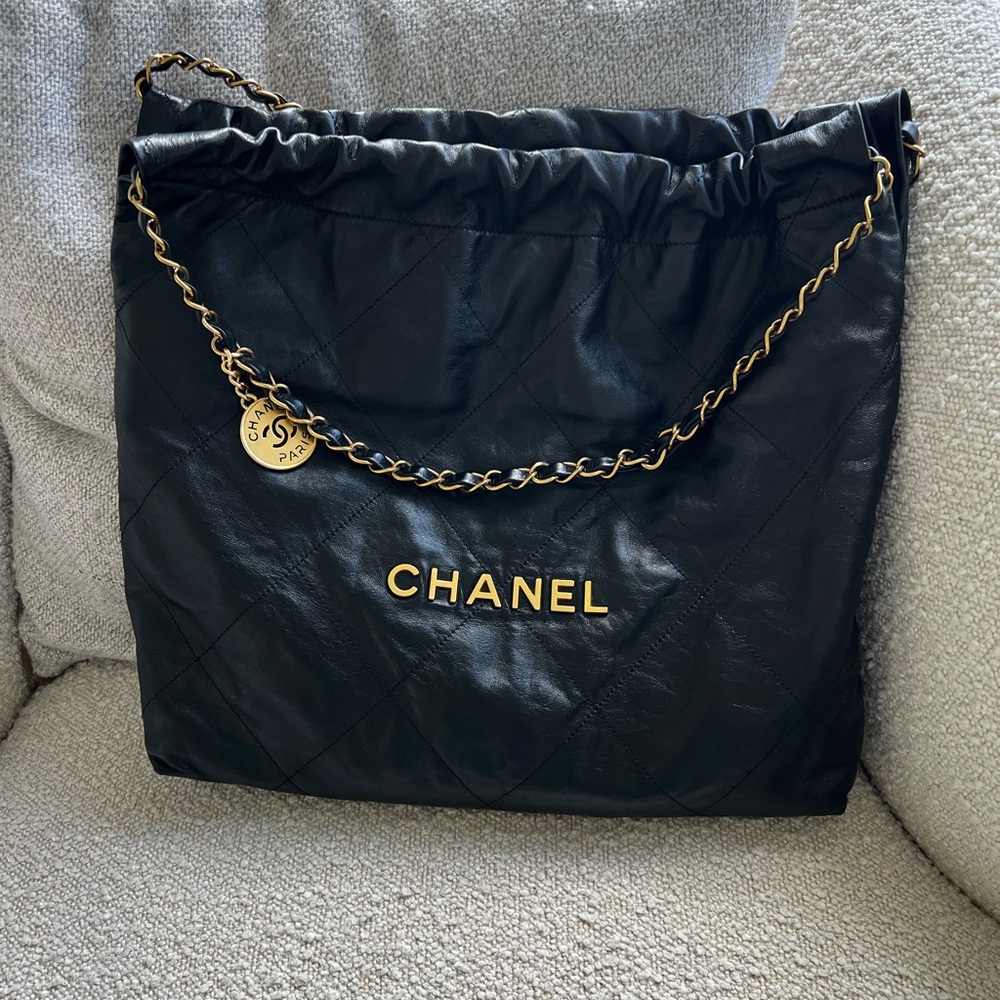 CHANEL 22